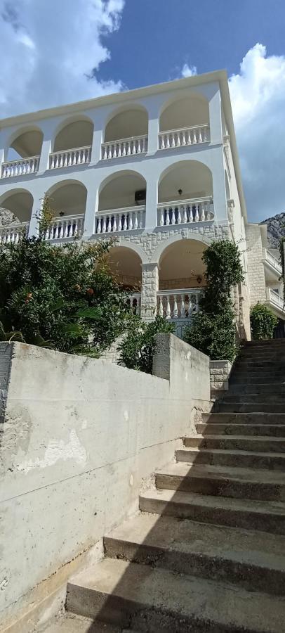 Appartement Apartman Horizont à Omiš Extérieur photo