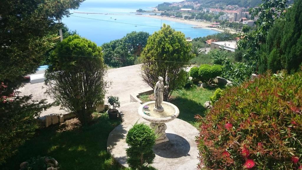Appartement Apartman Horizont à Omiš Extérieur photo
