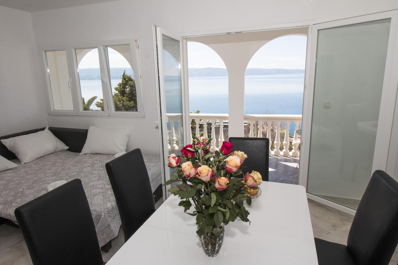 Appartement Apartman Horizont à Omiš Extérieur photo