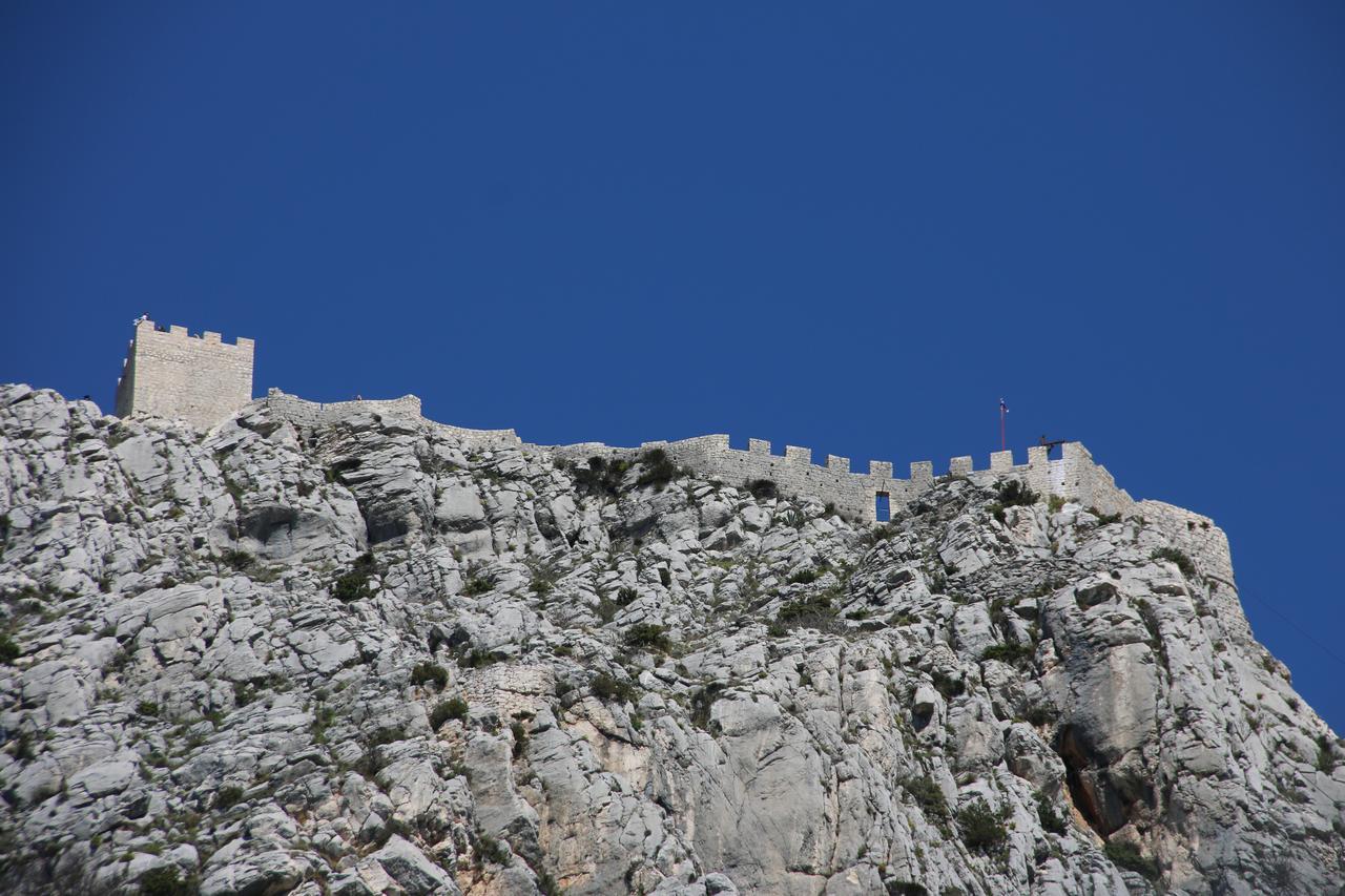 Appartement Apartman Horizont à Omiš Extérieur photo