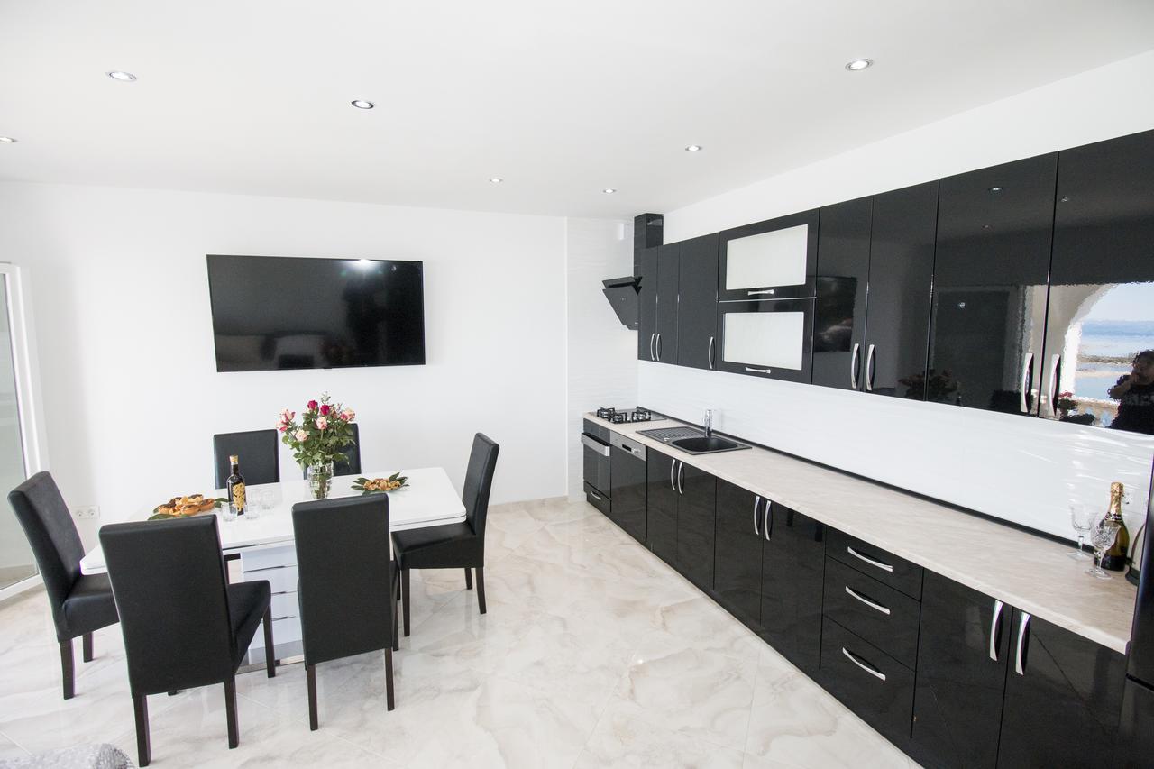 Appartement Apartman Horizont à Omiš Extérieur photo