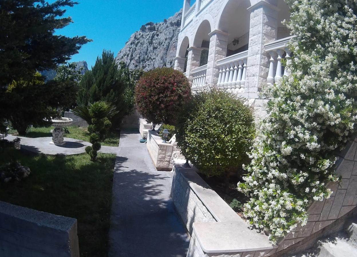 Appartement Apartman Horizont à Omiš Extérieur photo