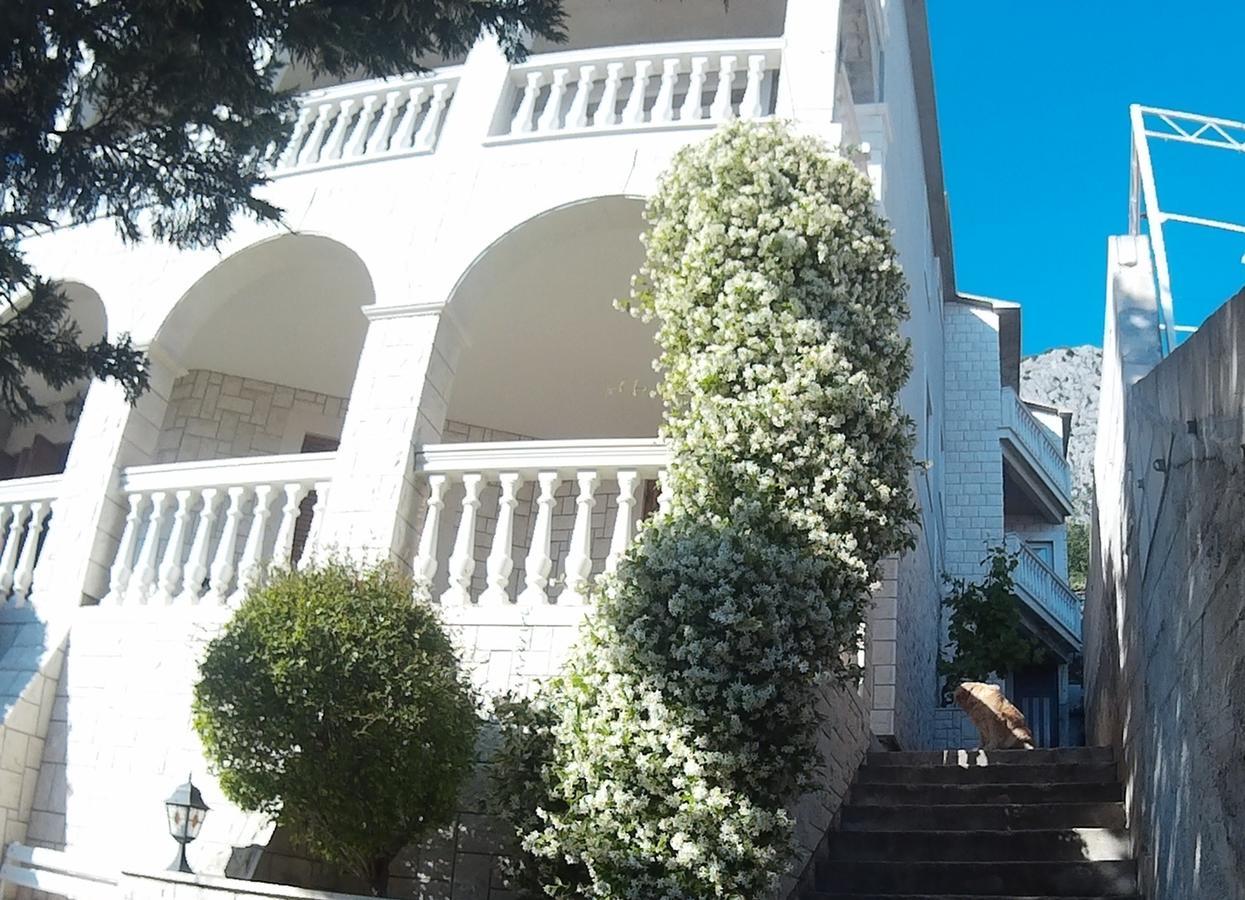 Appartement Apartman Horizont à Omiš Extérieur photo