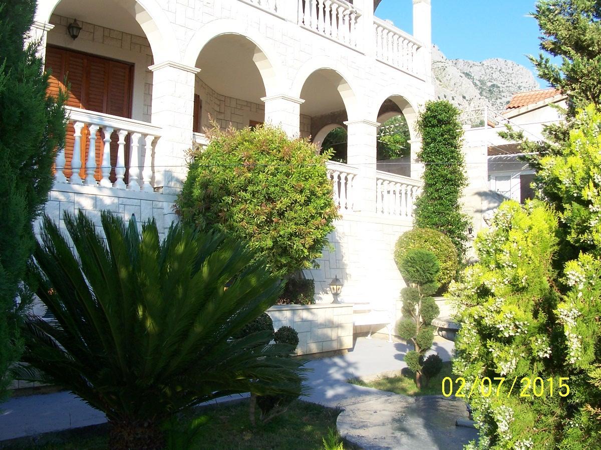 Appartement Apartman Horizont à Omiš Extérieur photo