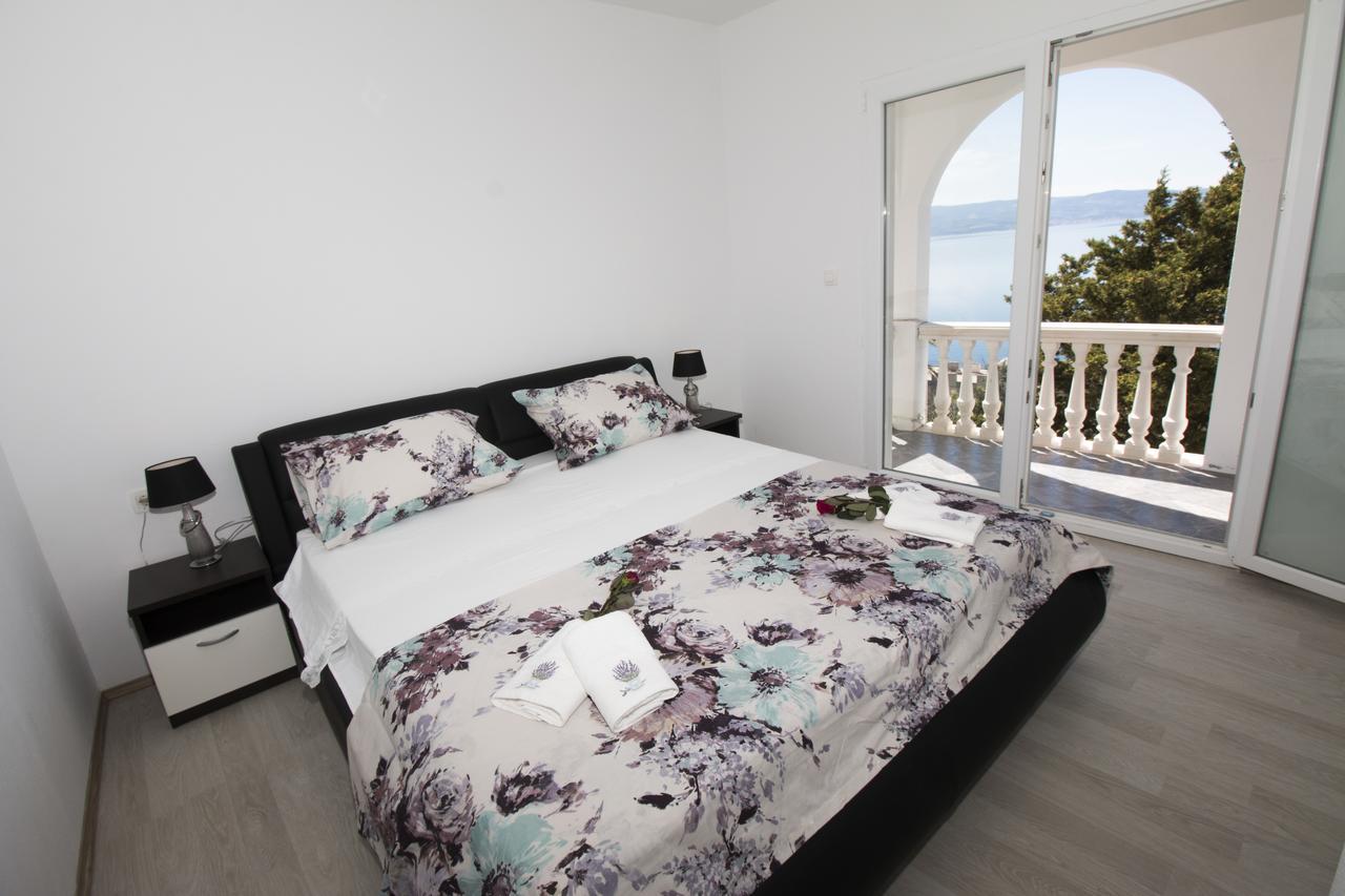 Appartement Apartman Horizont à Omiš Extérieur photo