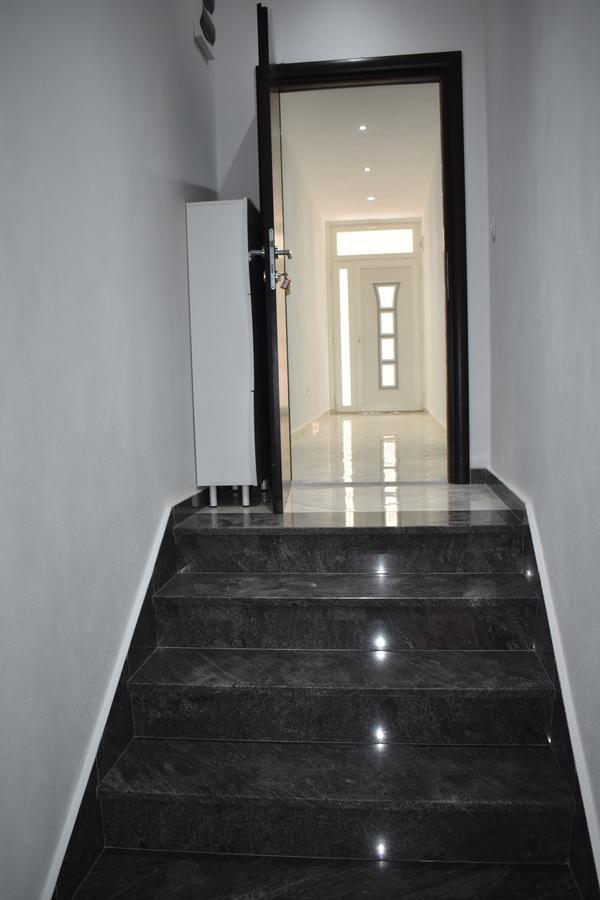 Appartement Apartman Horizont à Omiš Extérieur photo