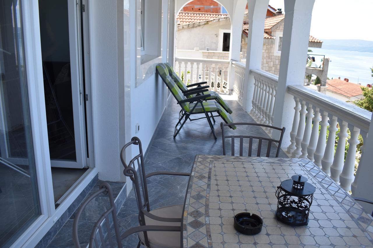 Appartement Apartman Horizont à Omiš Extérieur photo