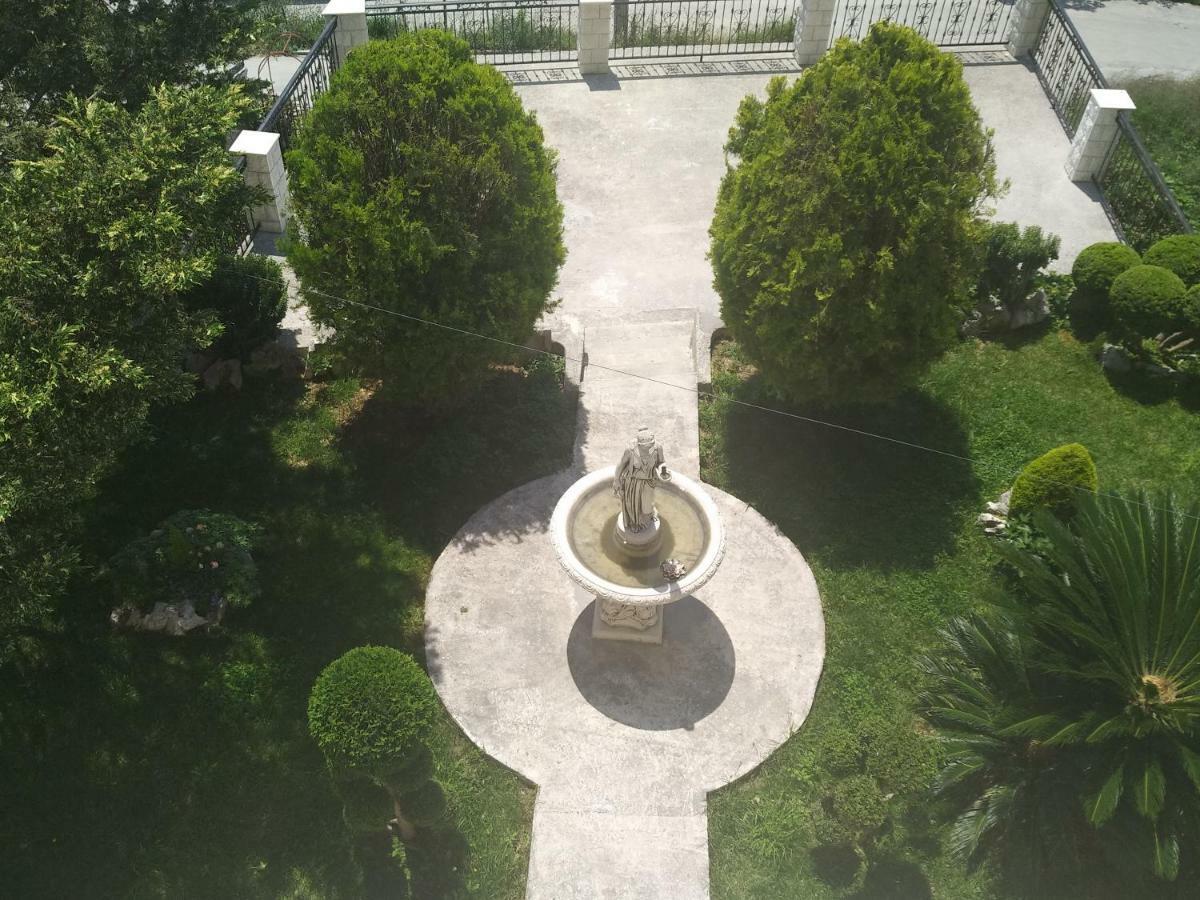 Appartement Apartman Horizont à Omiš Extérieur photo